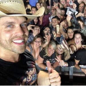 Dustin Lynch meet and greet tickets & VIP packages