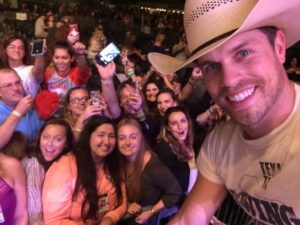 Dustin Lynch meet and greet tickets & VIP packages
