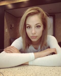 Mackenzie Porter's biography 